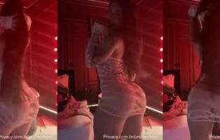 Adah Balançando o Cuzão Gostoso pra Câmera – Xvideos Pornô