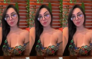 Cathotwife Safada de Óculos Mostrando a Marquinha dos Peitos – Erome Pornô