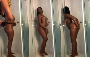 Lettycya – Gata Preta Pelada Curtindo um Banho Gostoso – Onlyfans Pornô