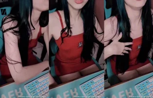 Puugirl Novinha Nerd se Exibindo na Frente do PC – Pornohub Amador