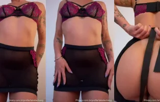 Tabata Chang Exibindo um Cuzão Gigante na Câmera – Erome Grátis