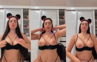 Cathotwife Safada Mostra os Peitos – Vídeo Pornô Onlyfans