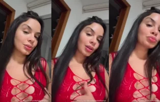Kellyta Tharsys Safada Aperta os Peitos – Onlyfans Packs