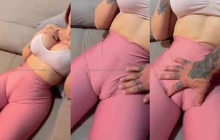Kelly Cris Safada com a Buceta Dividida na Calça – Erome Grátis