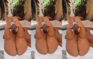 Mini Moça Nua Exibindo Sua Bucetinha Raspada- Onlyfans Grátis