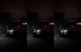 Flagra Karlyane Menezes Metendo na Rua em Cima do Capô