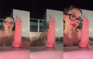 Kellyta Tharsys Lambe Consolo Gigante Em Piscina Onlyfans